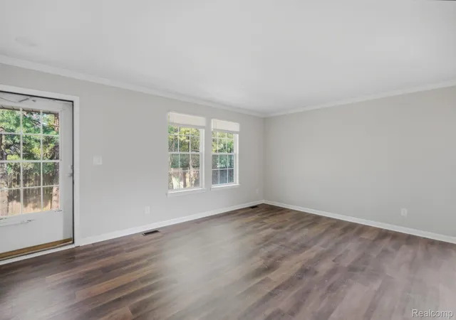 Listing Photo 5 - Condo for sale in building located at 47078 Auburn Ct, Shelby Township, MI 48317
