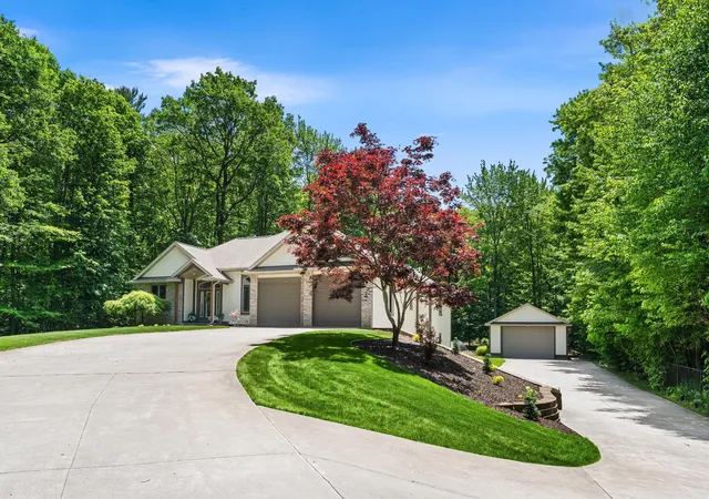 2nd image of 16528 Hemlock Dr, Spring Lake, MI 49456 | MLS# 65026033681