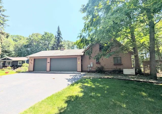 Photo 2 of Single family home for sale at 5110 Huron Breeze Dr, Au Gres, MI 48703 | MLS# 77080070629 | Listing updated on 2026-07-06