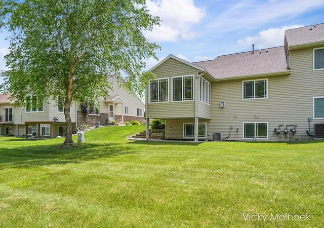 22nd image of 335 E North St, Hastings, MI 49058 | MLS# 65026033682