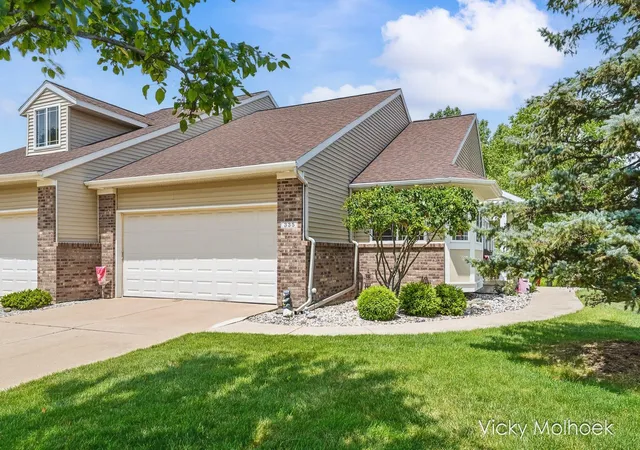 2nd image of 335 E North St, Hastings, MI 49058 | MLS# 65026033682