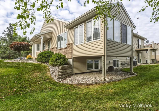 3rd image of 335 E North St, Hastings, MI 49058 | MLS# 65026033682
