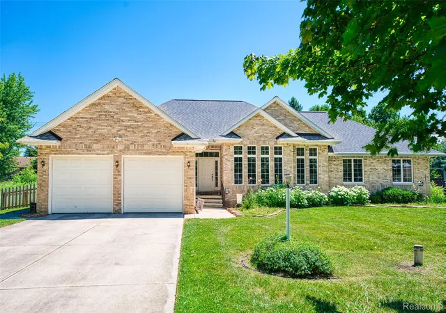 Photo 1 of Sale Pending at 5382 Meadowlawn Rd, Fowlerville, MI 48836 | MLS# 20261050739 | Listing updated on 2026-08-28