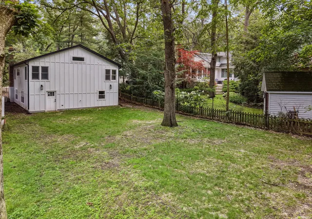 Photo 4 of Single family home for sale at 4046 Hillside Trl, New Buffalo, MI 49117 | MLS# 69026033709 | Listing updated on 2026-09-04