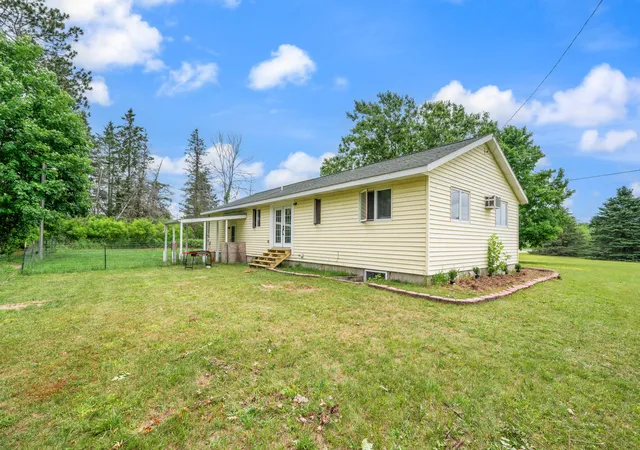 Photo 3 of Single family home for sale at 3522 S 37 Road, Cadillac, MI 49601 | MLS# 72026033712 | Listing updated on 2026-08-21
