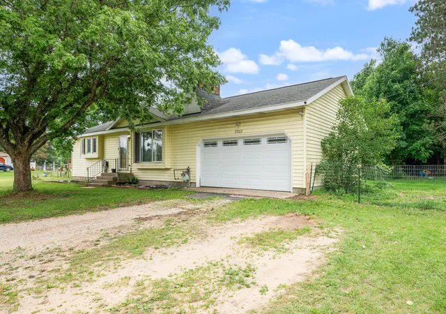 Photo 3 of Single family home for sale at 3522 S 37 Road, Cadillac, MI 49601 | MLS# 72026033712 | Listing updated on 2026-08-21