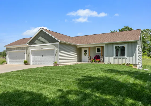 2nd image of 5242 N Point Dr, Pierson, MI 49339 | MLS# 65026033711