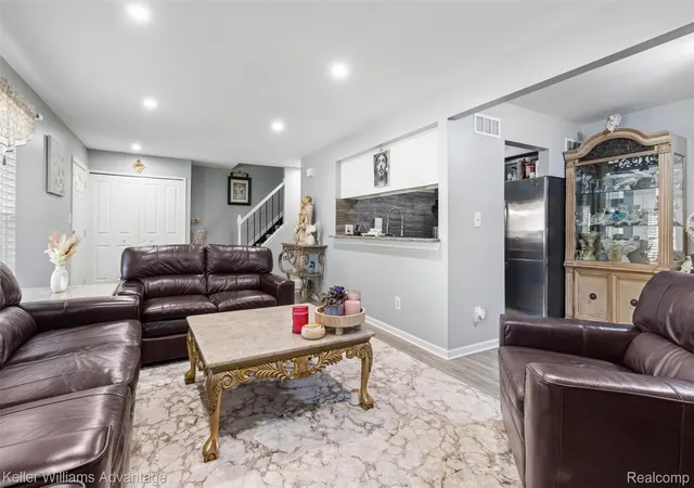 Listing Photo 5 - Condo for sale in building located at 8948 Shawn Dr, Sterling Heights, MI 48312