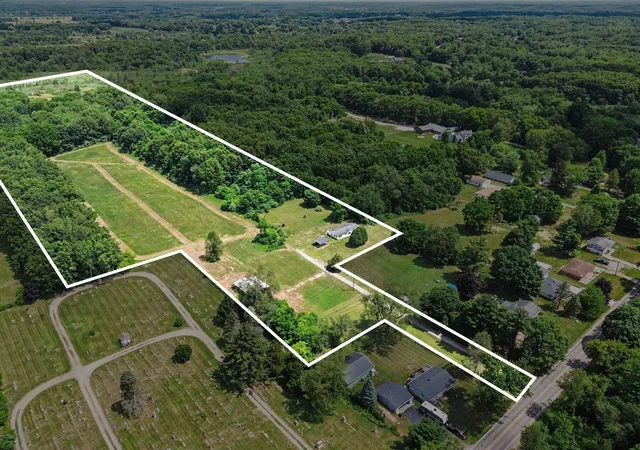Photo 3 of Single family home for sale at 4794 Seymour Rd, Jackson, MI 49201 | MLS# 55026033716 | Listing updated on 2026-10-01
