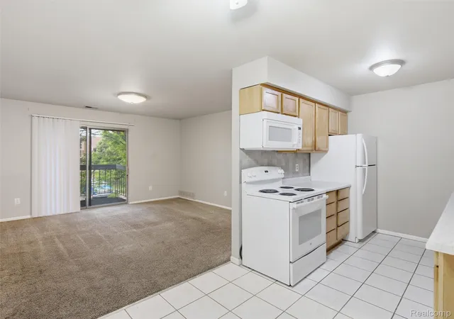 Listing Photo 5 - Condo for sale in building located at 34670 Clarkson Dr W, Macomb, MI 48026