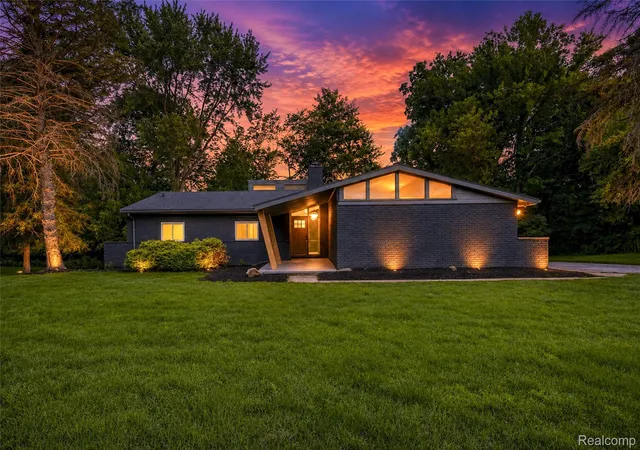 Photo 1 of Sale Pending at 4469 Chamberlain Dr, Bloomfield Hills, MI 48301 | MLS# 20261050767 | Listing updated on 2026-08-27