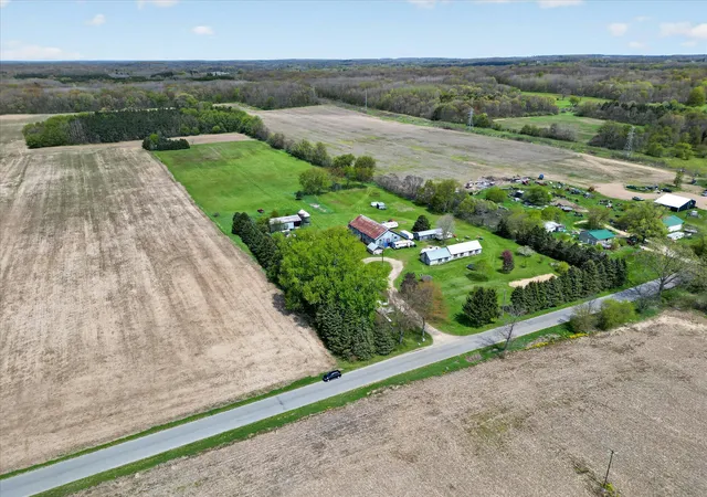 Photo 1 of Single family home for sale at 261 19 Mile Rd Ne, Cedar Springs, MI 49319 | MLS# 72026033737 | Listing updated on 2026-08-17