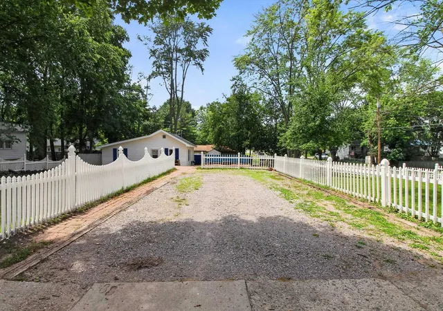 35th image of 1035 Fairview Ave, Alma, MI 48801 | MLS# 79080070645