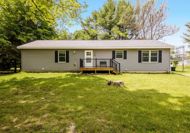 Photo 1 of Single family home for sale at 310 S Shabwasung St, Northport, MI 49670 | MLS# 78080070646 | Listing updated on 2026-07-22
