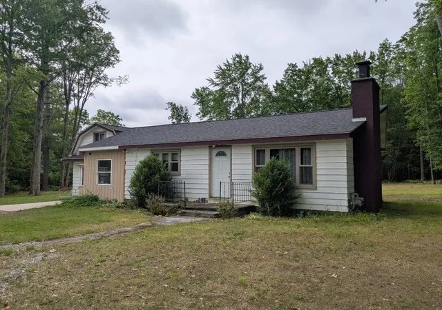Photo 2 of Single family home for sale at 8331 Long Lake Rd, Hale, MI 48739 | MLS# 77080070648 | Listing updated on 2026-08-30