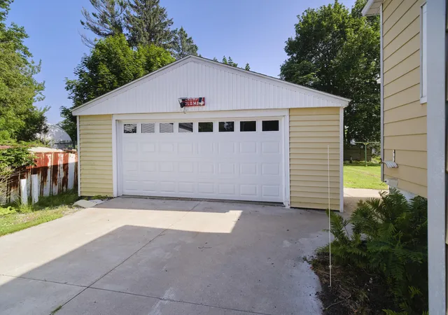 Photo 3 of Single family home for sale at 163 Van Buren St, Manistee, MI 49660 | MLS# 67026033753 | Listing updated on 2026-09-18