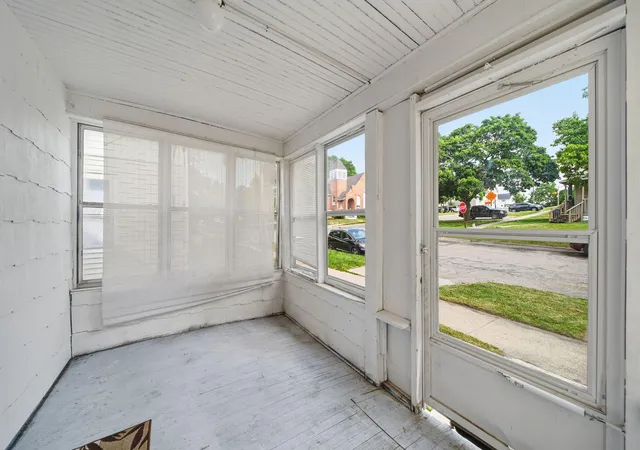 4th image of 1516 Plymouth St, Jackson, MI 49203 | MLS# 55026033760