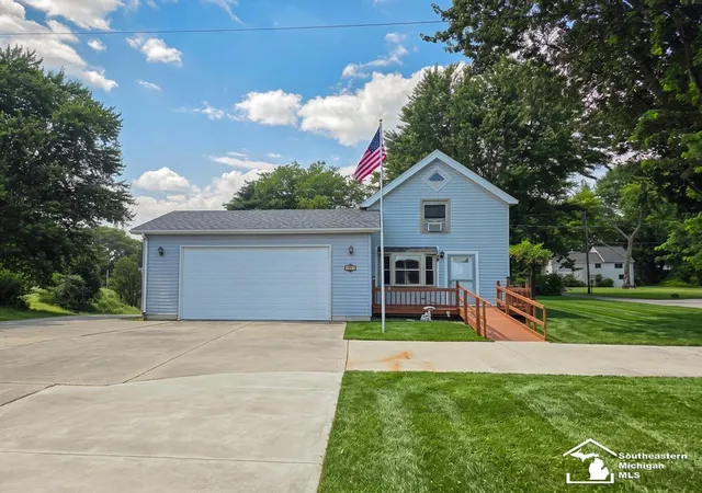 Photo 1 of Sale Pending at 11113 Harold Dr, Luna Pier, MI 48157 | MLS# 57050213760 | Listing updated on 2026-09-09