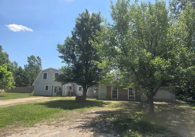 2nd image of 1402 E Deaner Rd Ne, Edmore, MI 48829 | MLS# 65026033780