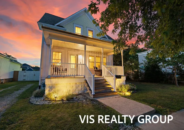 1st image of 627 Fulton Ave, Grand Haven, MI 49417 | MLS# 71026033792
