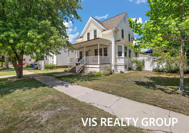 4th image of 627 Fulton Ave, Grand Haven, MI 49417 | MLS# 71026033792