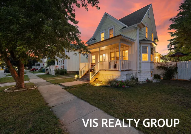 90th image of 627 Fulton Ave, Grand Haven, MI 49417 | MLS# 71026033792