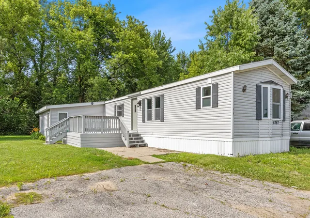 Photo 2 of Single family home for sale at 8787 Country View Dr Nw, Sparta, MI 49345 | MLS# 72026033791 | Listing updated on 2026-08-01