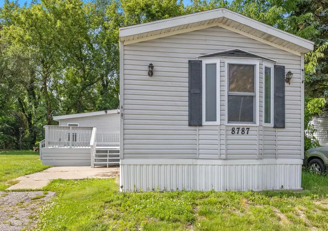 Photo 3 of Single family home for sale at 8787 Country View Dr Nw, Sparta, MI 49345 | MLS# 72026033791 | Listing updated on 2026-08-01