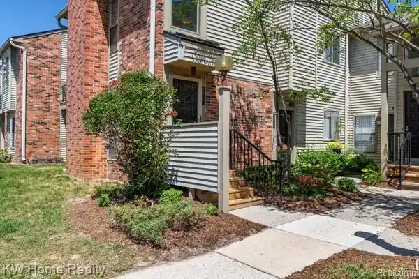 Listing Photo 1 - Condo for sale in 20791 Indian Creek Dr located at 20791 Indian Creek Dr, Farmington Hills, MI 48335 - Unit #78