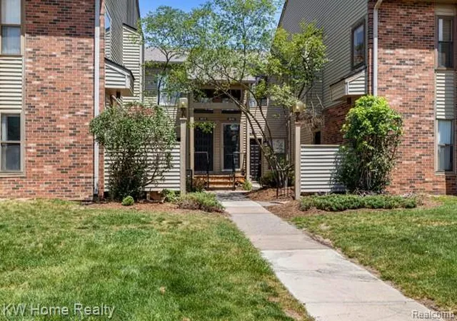3rd image of 20791 Indian Creek Dr #78, Farmington Hills, MI 48335 | MLS# 20261050828
