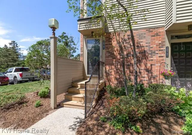 4th image of 20791 Indian Creek Dr #78, Farmington Hills, MI 48335 | MLS# 20261050828