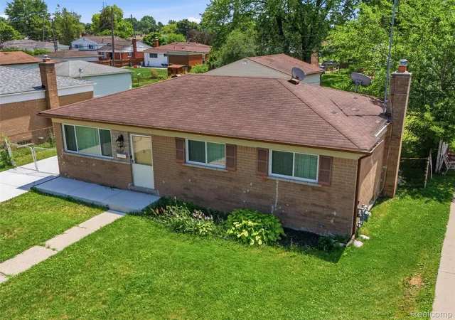 Photo 1 of Single family home for sale at 3218 E 14 Mile Rd, Warren, MI 48092 | MLS# 20261050833 | Listing updated on 2026-09-28