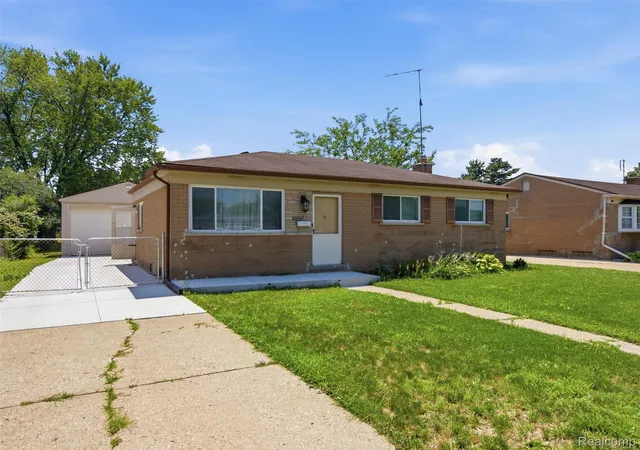 Photo 3 of Single family home for sale at 3218 E 14 Mile Rd, Warren, MI 48092 | MLS# 20261050833 | Listing updated on 2026-09-28