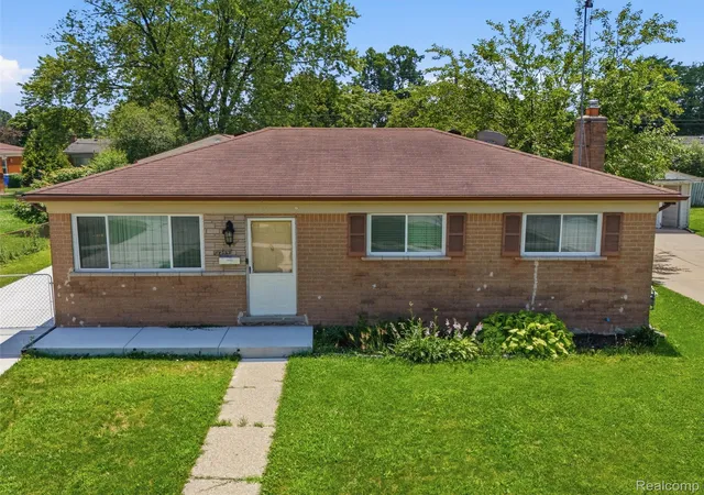 Photo 3 of Single family home for sale at 3218 E 14 Mile Rd, Warren, MI 48092 | MLS# 20261050833 | Listing updated on 2026-09-28