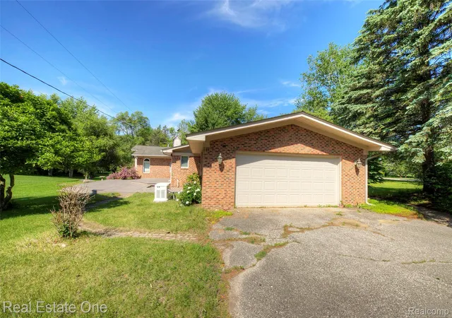 3rd image of 3125 W Commerce Rd, Milford, MI 48380 | MLS# 20261050848