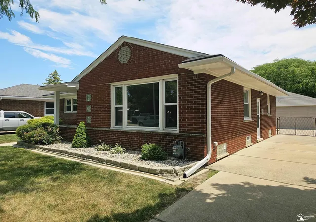 Photo 2 of Single family home for sale at 2955 Bridge St, Trenton, MI 48183 | MLS# 57050213777 | Listing updated on 2026-09-06