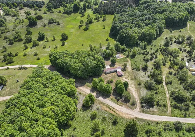 Photo 2 of Single family home for sale at 4622 Vista Valley Trl, Mesick, MI 49668 | MLS# 78080070672 | Listing updated on 2026-07-09