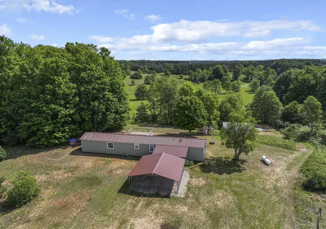 Photo 3 of Single family home for sale at 4622 Vista Valley Trl, Mesick, MI 49668 | MLS# 78080070672 | Listing updated on 2026-07-09