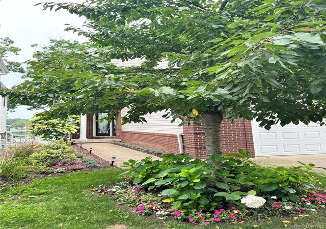 Photo 3 of Single family home for sale at 3962 Highcrest Dr, Brighton, MI 48116 | MLS# 20261050915 | Listing updated on 2026-08-27