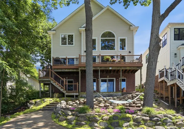 Photo 3 of Single family home for sale at 3962 Highcrest Dr, Brighton, MI 48116 | MLS# 20261050915 | Listing updated on 2026-08-27
