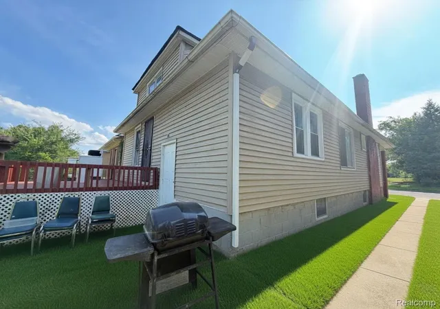Photo 2 of Single family home for sale at 9940 Manor St, Detroit, MI 48204 | MLS# 20261050917 | Listing updated on 2026-07-06