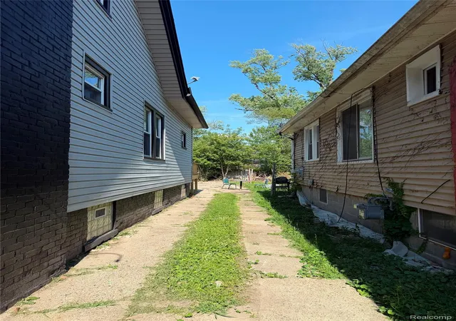 Photo 3 of Single family home for sale at 9940 Manor St, Detroit, MI 48204 | MLS# 20261050917 | Listing updated on 2026-07-06