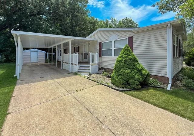 Photo 1 of Single family home for sale at 416 Raisin River Dr, Adrian, MI 49221 | MLS# 20261050923 | Listing updated on 2026-08-19
