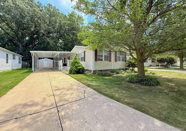 Photo 2 of Single family home for sale at 416 Raisin River Dr, Adrian, MI 49221 | MLS# 20261050923 | Listing updated on 2026-08-19