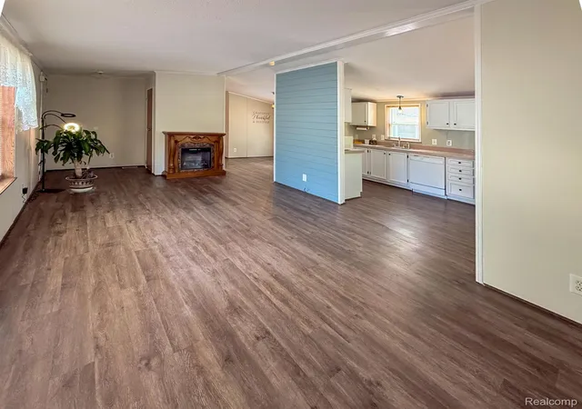 Photo 3 of Single family home for sale at 416 Raisin River Dr, Adrian, MI 49221 | MLS# 20261050923 | Listing updated on 2026-08-19