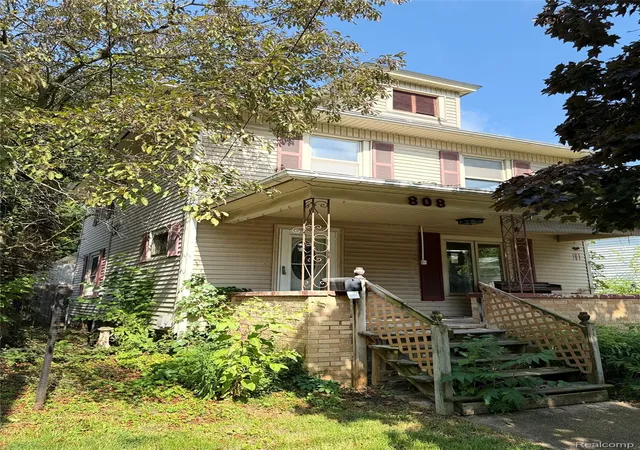 Photo 2 of Single family home for sale at 808 Division St, Owosso, MI 48867 | MLS# 20261050973 | Listing updated on 2026-09-14