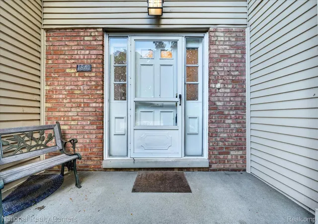 Listing Photo 5 - Condo for sale in building located at 1641 Brentwood Dr, Troy, MI 48098