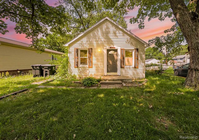 1st image of 19925 Deering St, Livonia, MI 48152 | MLS# 20261051013