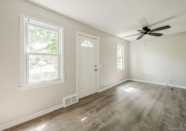 2nd image of 19925 Deering St, Livonia, MI 48152 | MLS# 20261051013