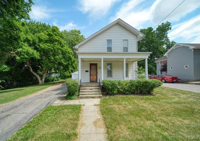 Photo 2 of Single family home for sale at 225 Seeley St, Adrian, MI 49221 | MLS# 56050213805 | Listing updated on 2026-08-31